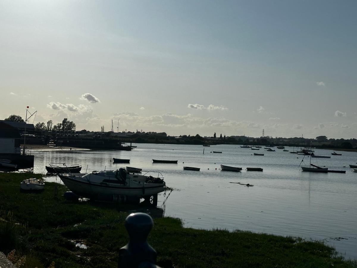 The Crown Pub And Hotel Manningtree Eksteriør bilde
